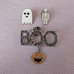 Halloween pin set